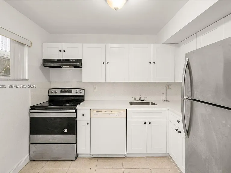 4205 N University Dr #205 — Photo 5