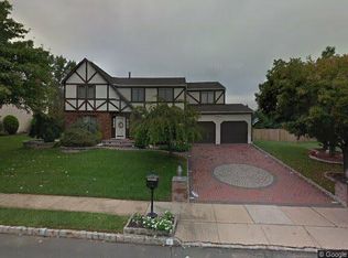 4 Victoria Way, Kendall Park, NJ 08824