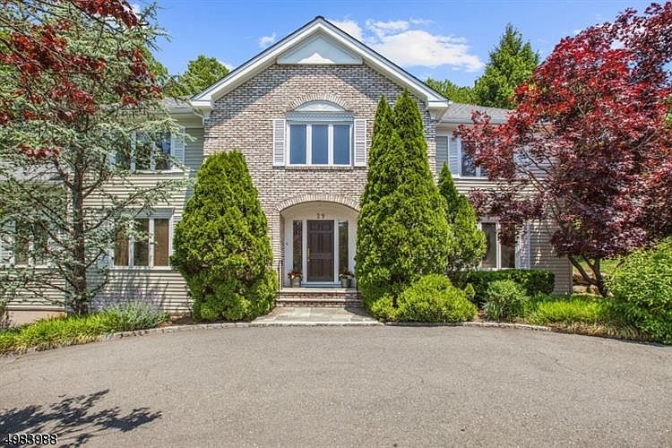 1st image of 29 Aspen Dr