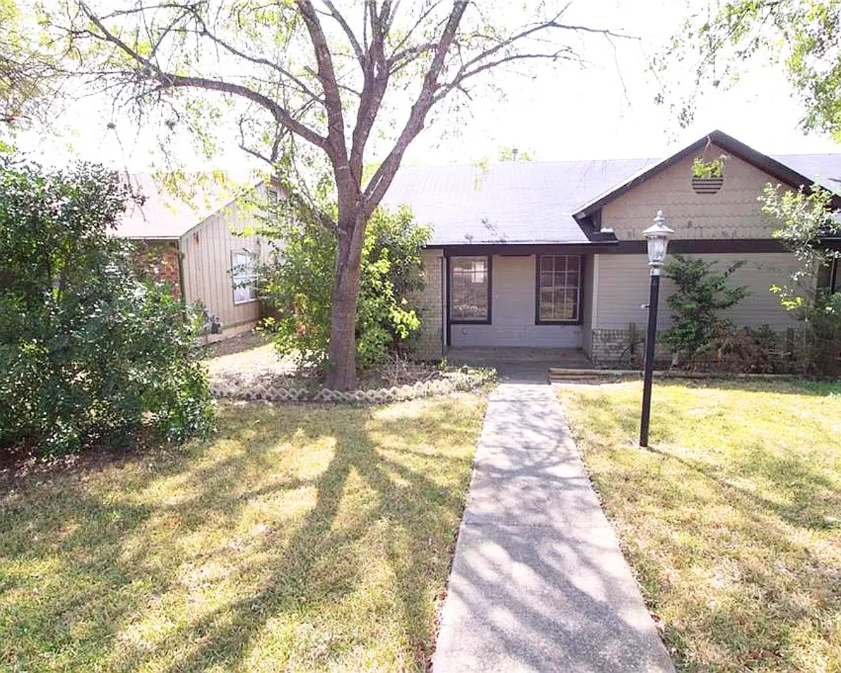 Building Photo - 7915 W Gate Blvd #A
