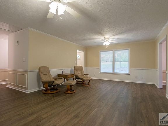 4th image of 1080 Brookwood Dr