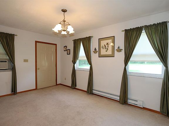 4th image of 2700 Meadow Park Dr
