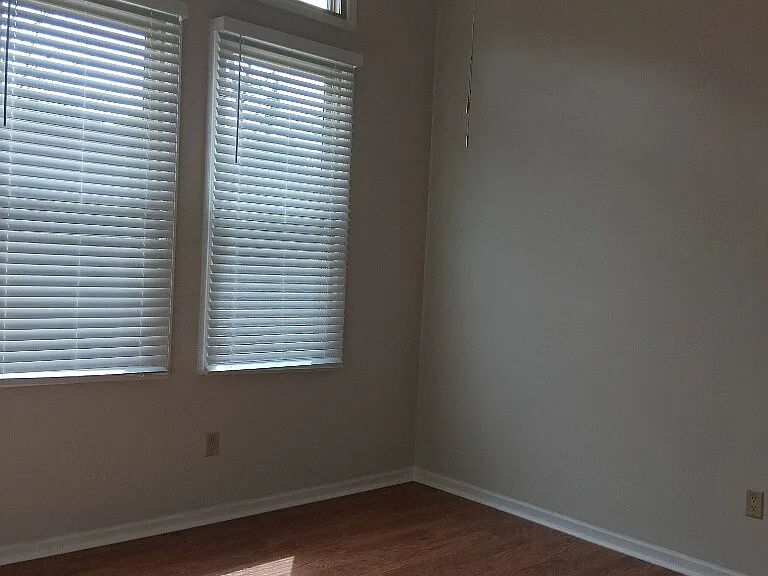 2126 Gilbert Ave — Photo 12