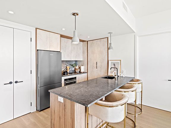 2nd image of 828 Metropolitan Ave #2O