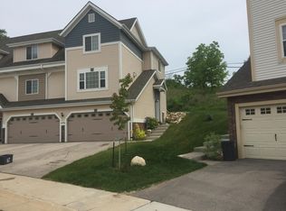1129 Ridge Creek Cir Unit 102, Waukesha, WI 53186