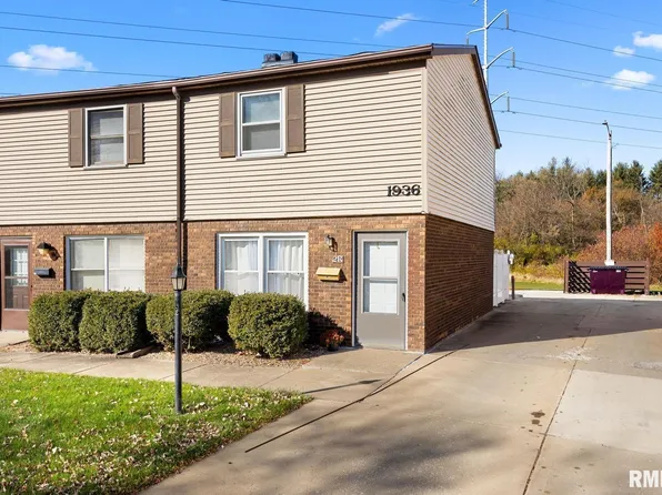1936 Canterbury Dr APT 2R, Washington, IL 61571