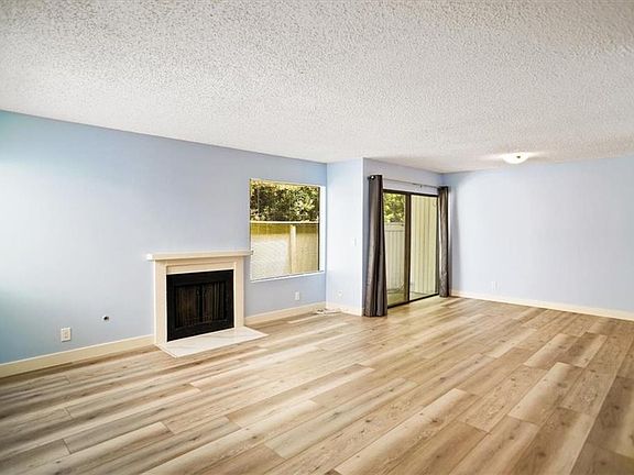 4th image of 22121 Burbank Blvd Unit 4