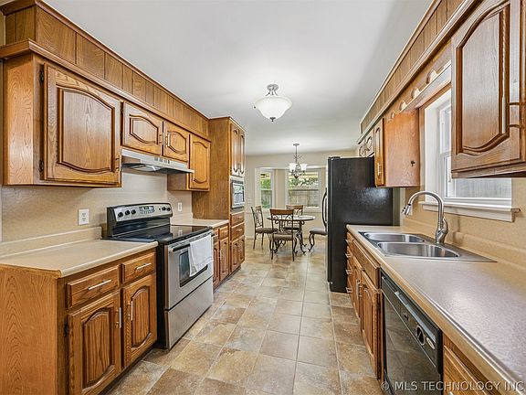 5th image of 5732 E 64th St S