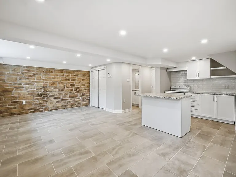 1225 Old Montreal Rd #4 — Photo 5