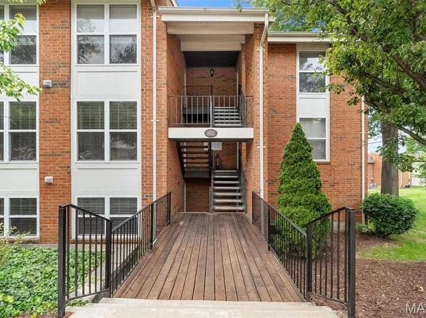 1932 Greenglen Dr Unit 203, Kirkwood, MO 63122