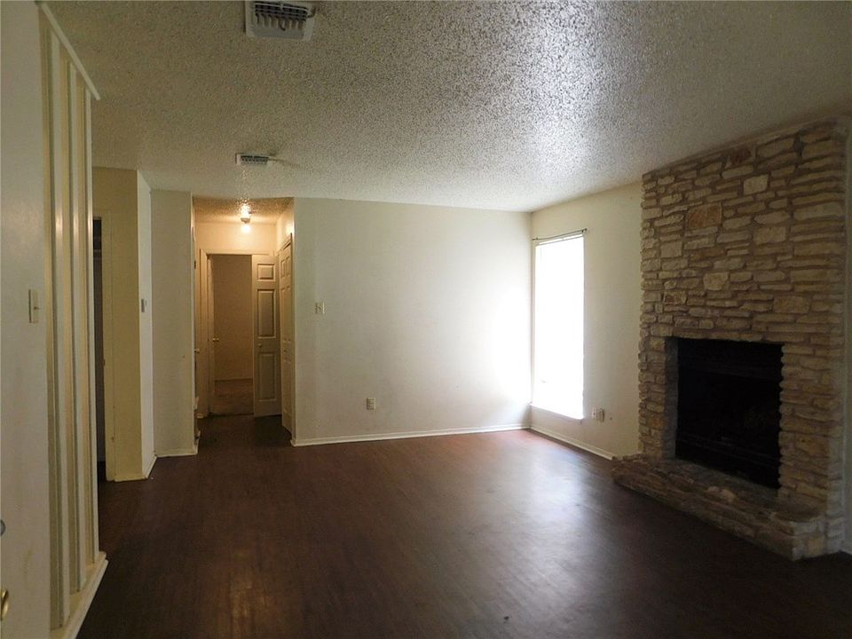 2nd image of 2216 Donahue Ln #B