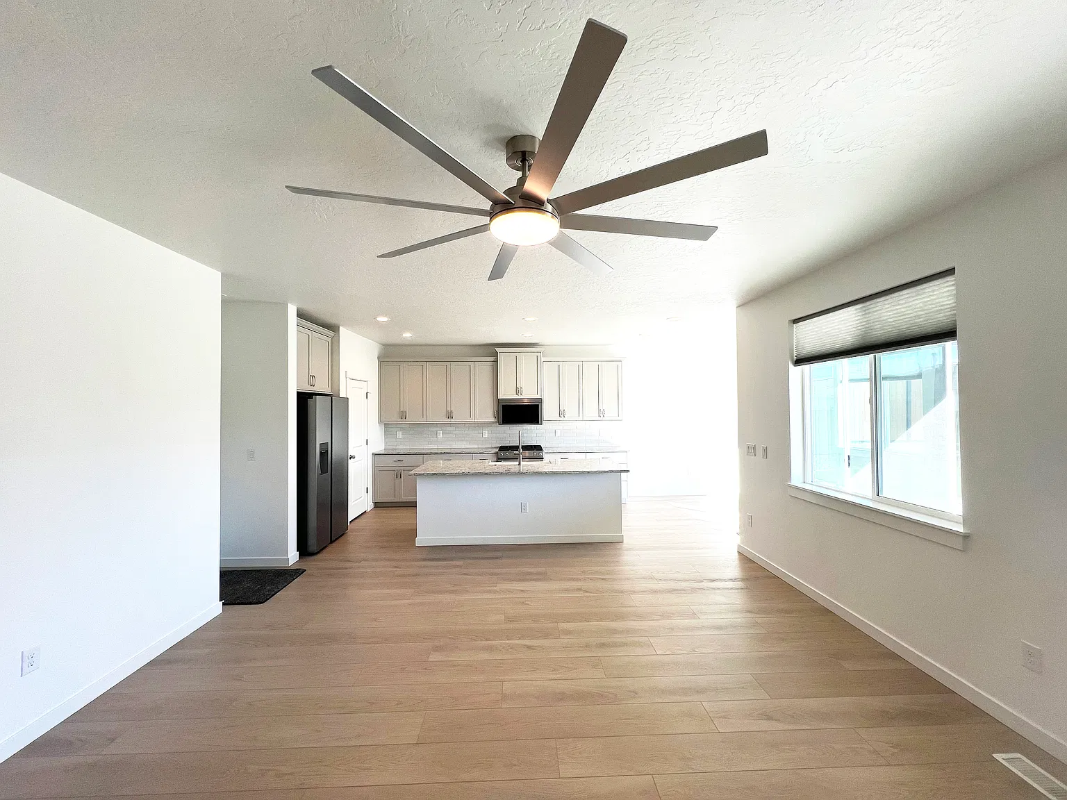 3 bed, 1558 sqft, $2,600 — Photo 3
