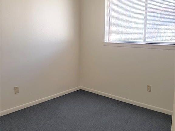2nd image of 504 1st St APT D