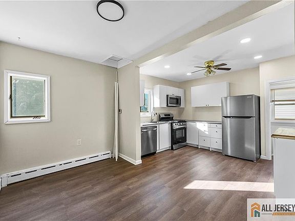 5th image of 124 S 7th Ave Floor 2