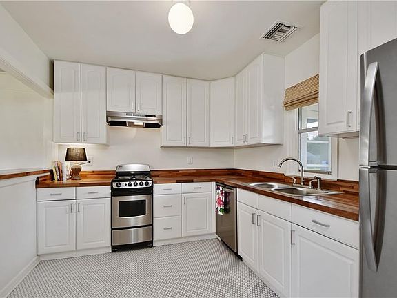 4th image of 1646 Crestwood Dr