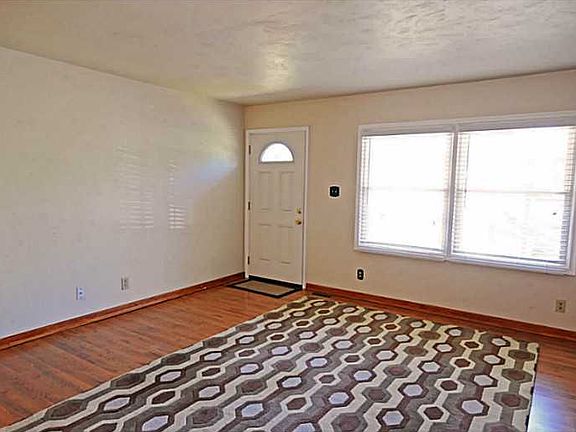3rd image of 9 Starling Ct