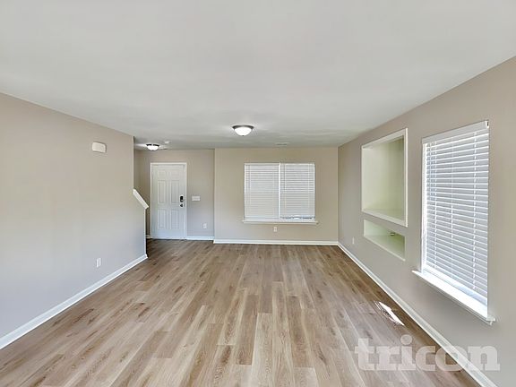 3rd image of 316 Drooping Leaf Rd