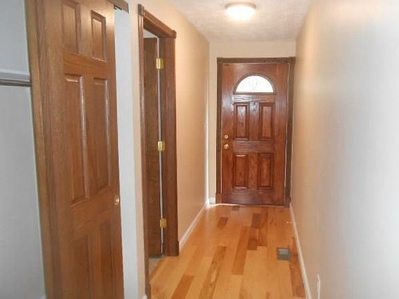 2nd image of 8274 Ivy Glen Cir