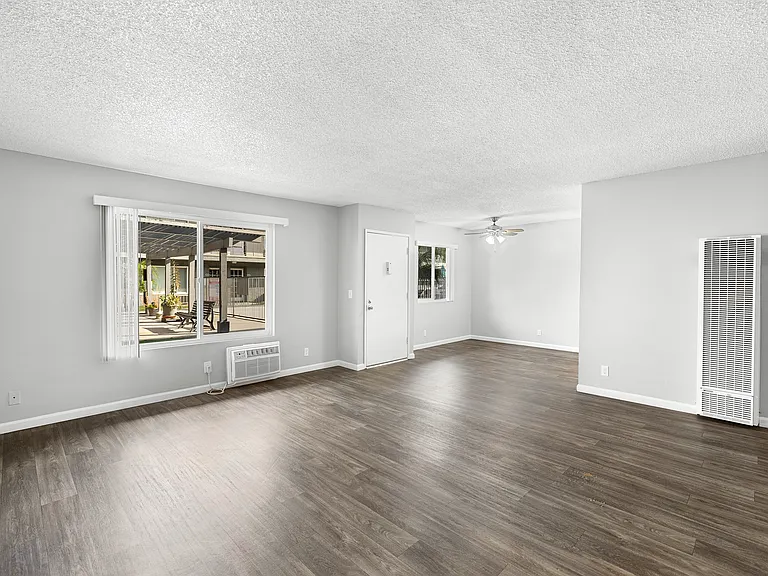 Imperial Place Apartments — Photo 17