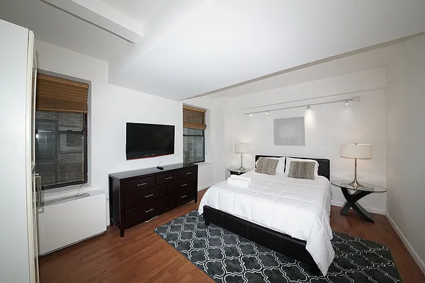 Rented by Manhattan Management Group | media 30