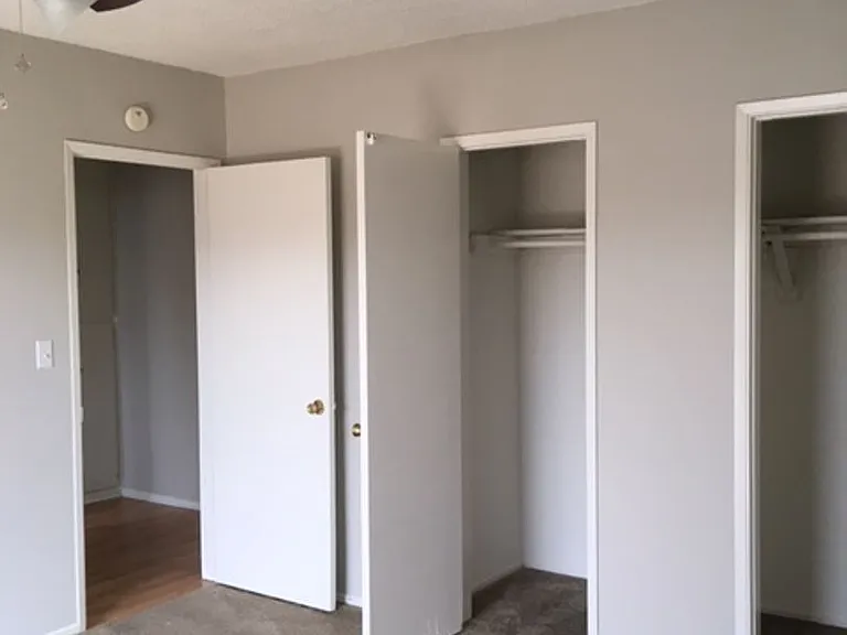 1326 N Columbus Ave — Photo 6