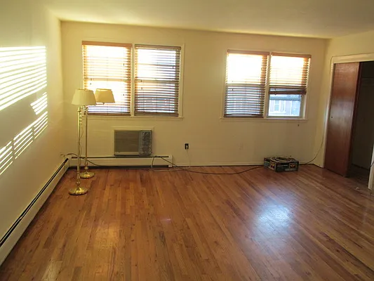 Rented by Windsor Homes Realty Corp | media 10