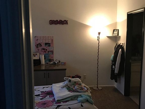 2nd bedroom with full bath