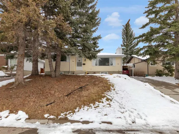 60 W Dalhurst Way NW, Calgary, AB T3A 1N7