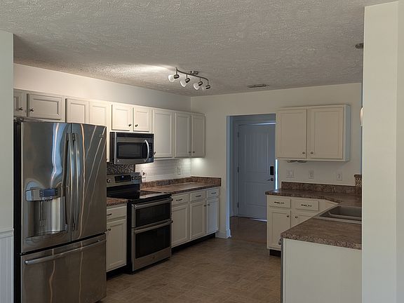 5th image of 4871 Beryl Dr