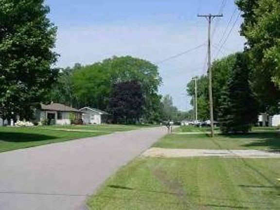 Exterior Neighborhood (street photo)