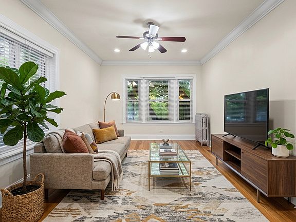 3rd image of 1426 E Hyde Park Blvd APT 2