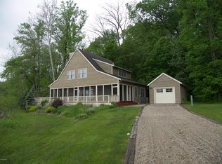 401 Maple Ln, Buchanan, MI 49107