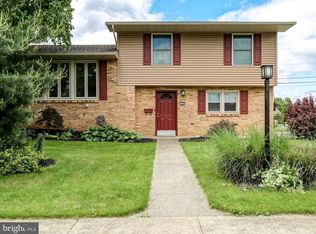 114 Cambridge Dr, Mechanicsburg, PA 17055