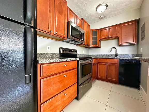 2nd image of 824 NE 17th Ter #6