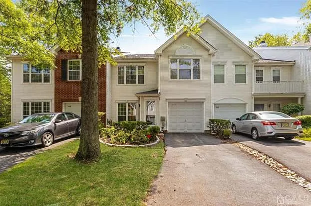 303 Pheasant Run — Photo 2