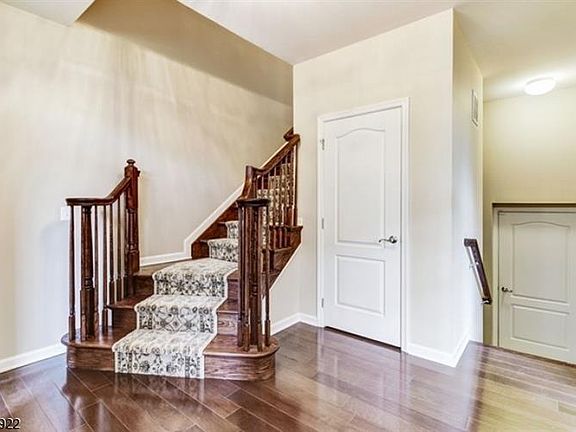 2nd image of 11 Bellcourt Pl