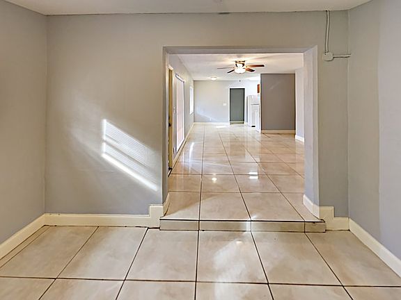 5th image of 820 S 10th St