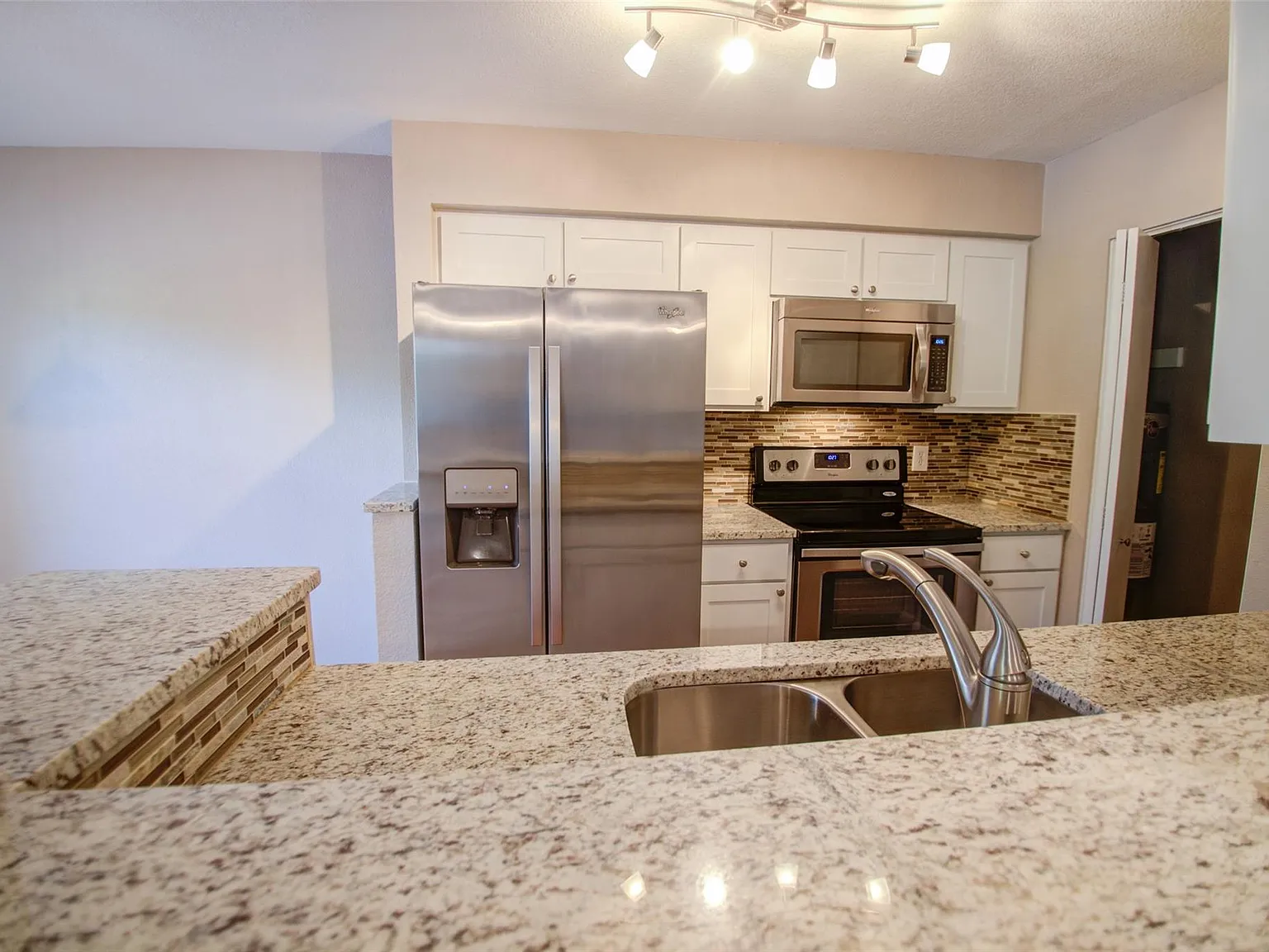 1 bed, 1.0 bath, 778 sqft, $1,395 — Photo 4
