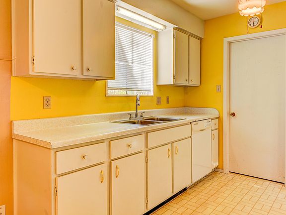 5th image of 2301 Dovehill Dr