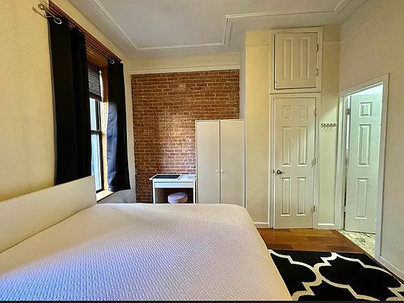 3rd image of 69 W 71st St APT 3L