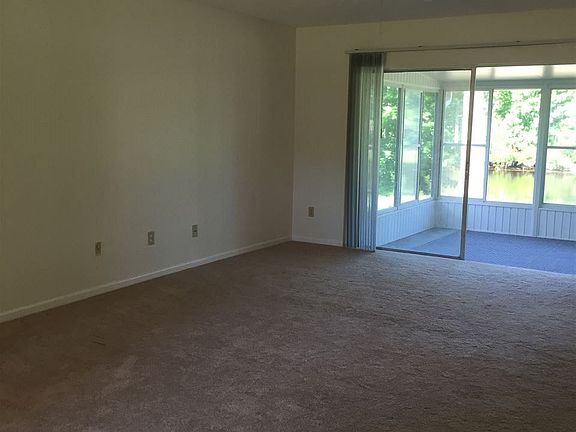 4th image of 376 Travino Ave