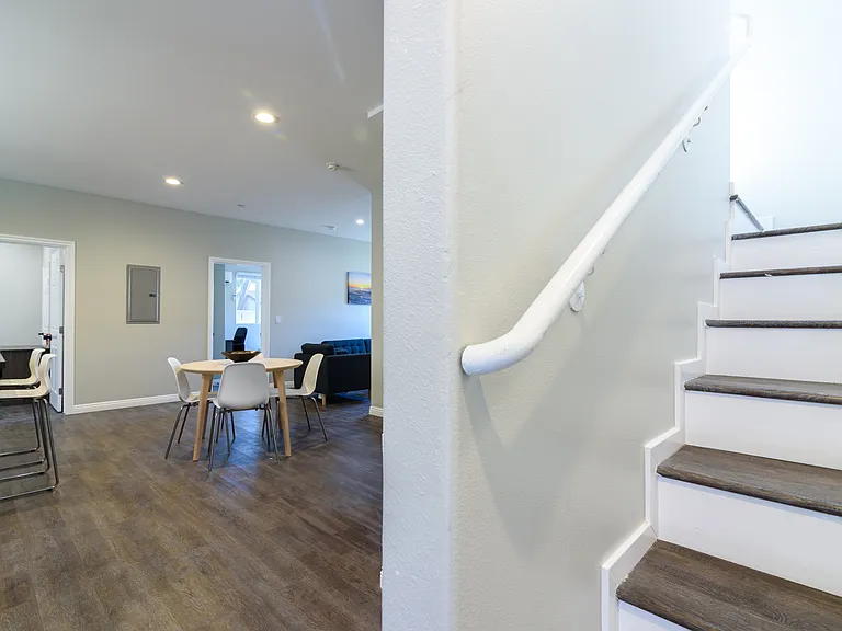1176 W 24th St #4 — Photo 17