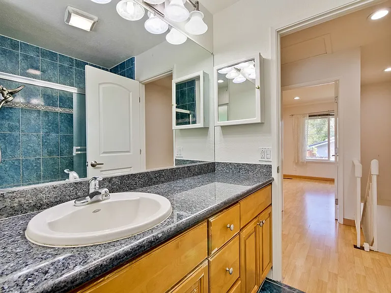 21099 Red Fir Ct — Photo 37