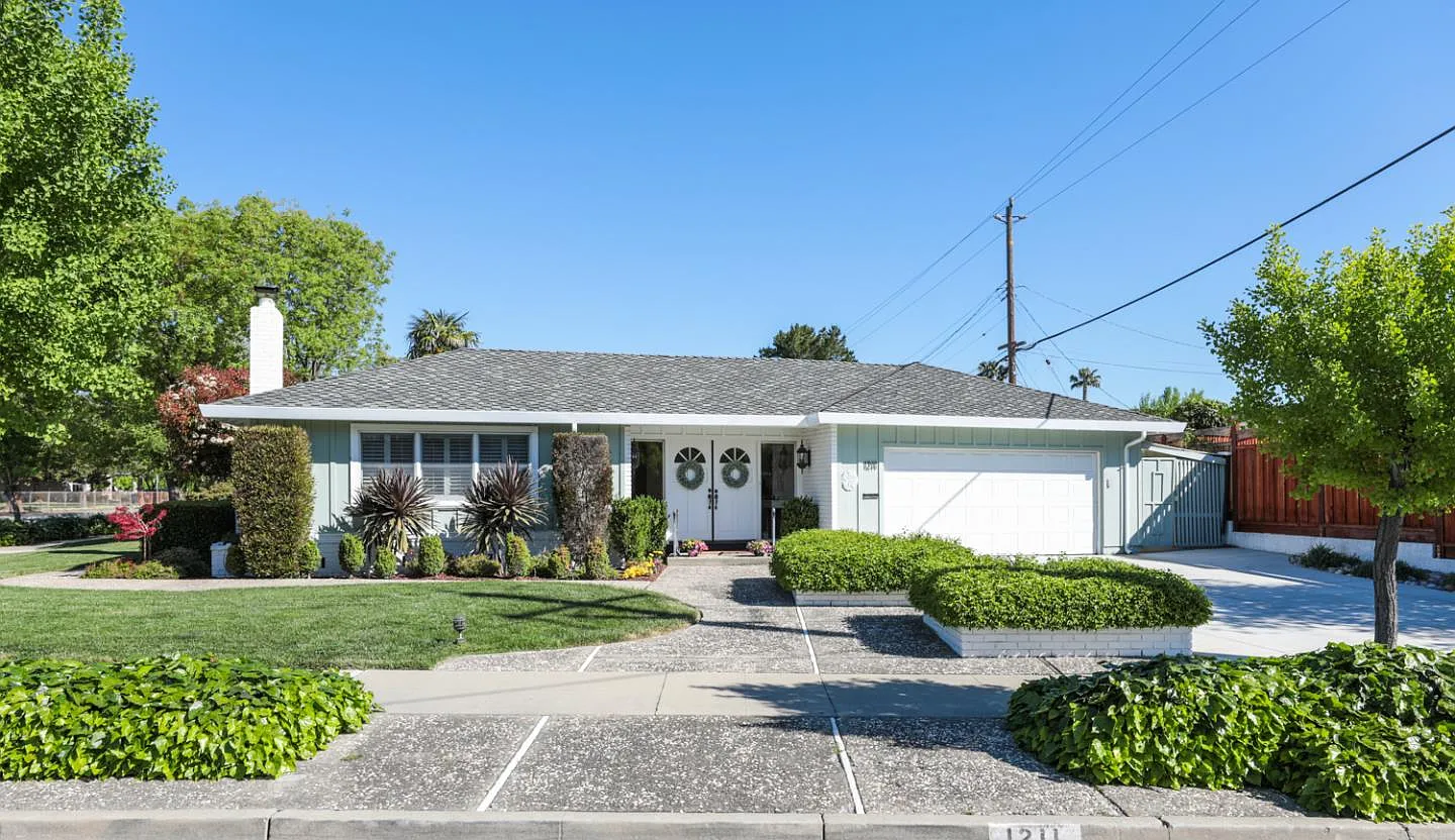 1211 Avalon Dr photo 1
