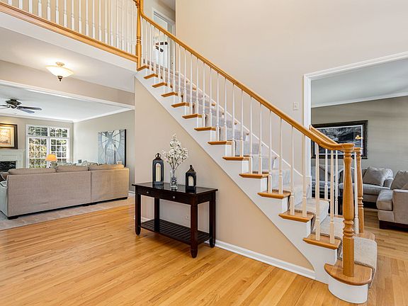 5th image of 4224 Colton Cir