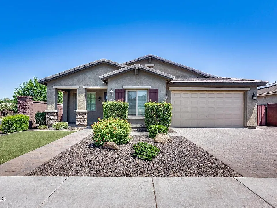 246 W White Oak Ave