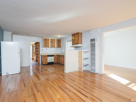 5th image of 555 Moscow St