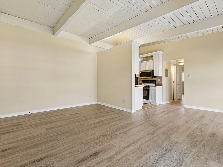 4901 Americana Dr — Photo 12