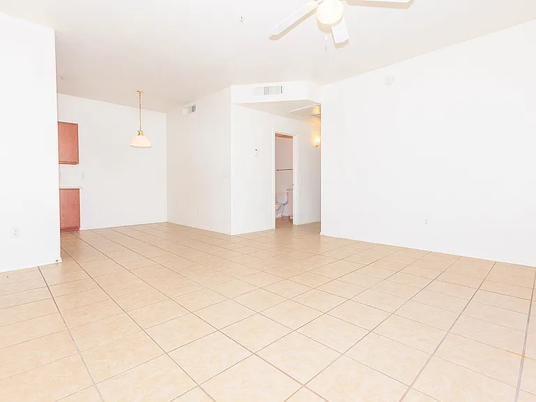 San Martin Apartments — Photo 20
