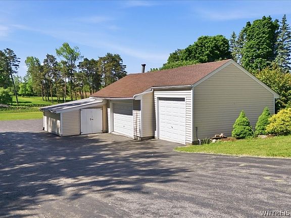 3rd image of 699 Losson Rd